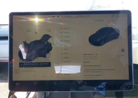 2022 Tesla Model Y z USA, uszkodzony, nr VIN 7SAYGDEE6NF571045